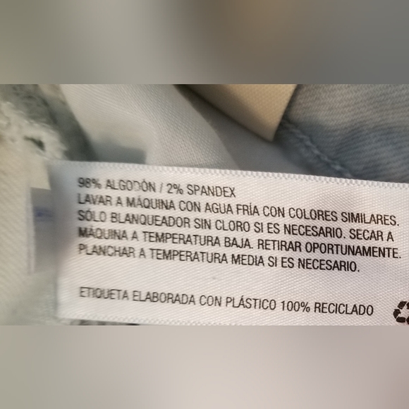 Universal thread women's light blue jeans  size 18 - Picture 5 of 7